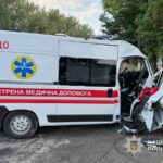 У Дніпрі "швидка" врізалась у стовп, загинув медик