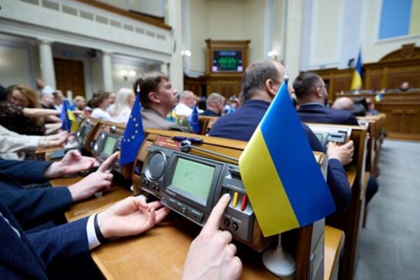 Рух Чесно опублікував список нардепів, як підтримали закон щодо НАБУ і САП Рух Чесно опублікував список нардепів, як підтримали закон щодо НАБУ і САП