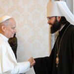 Папа Римський вперше зустрівся з російським митрополитом