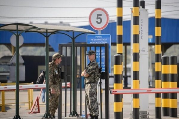 Українців попередили про затримки на пункті пропуску із Польщею Українців попередили про затримки на пункті пропуску із Польщею