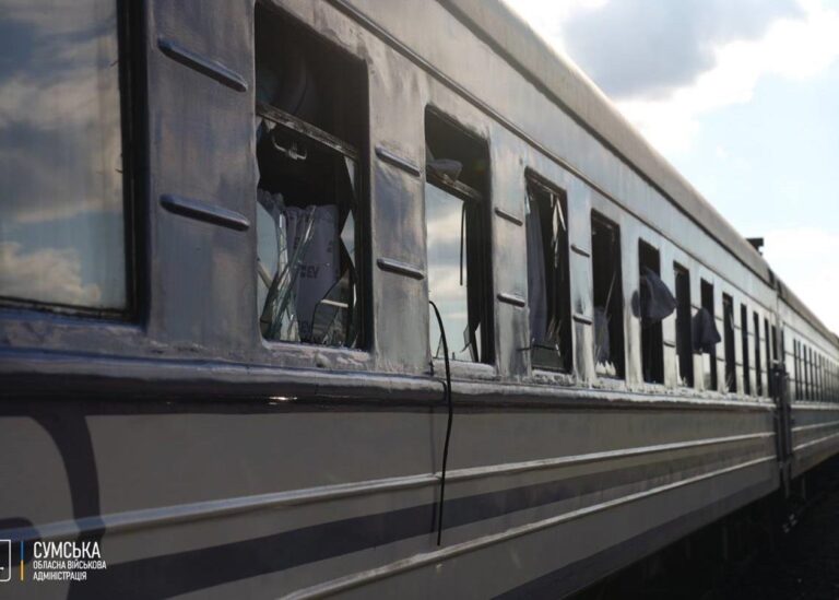 У Сумах "приліт" по вокзалу, пошкоджено поїзд