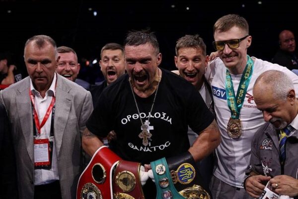 Пояс IBF опинився у Дюбуа - менеджер Усика пояснив ситуацію