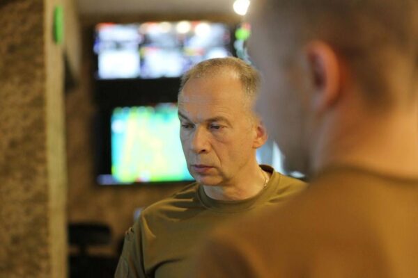 Сирський заявив про "тотальне просочування" росіян Сирський заявив про "тотальне просочування" росіян