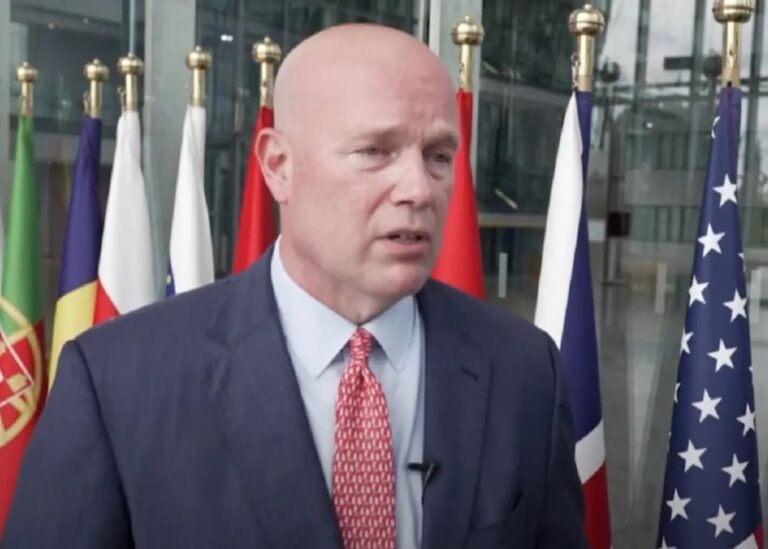 Трамп підштовхує РФ до угоди з Києвом – посол НАТО