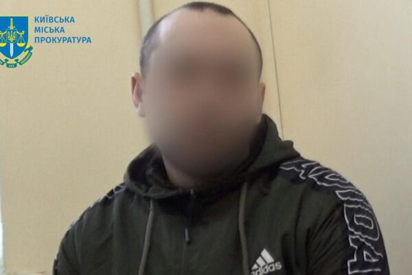 У Києві чоловік схилив дівчинку до інтимних стосунків і життя разом