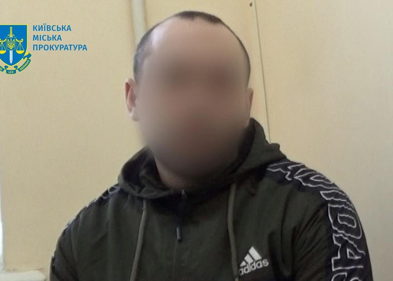 У Києві чоловік схилив дівчинку до інтимних стосунків і життя разом