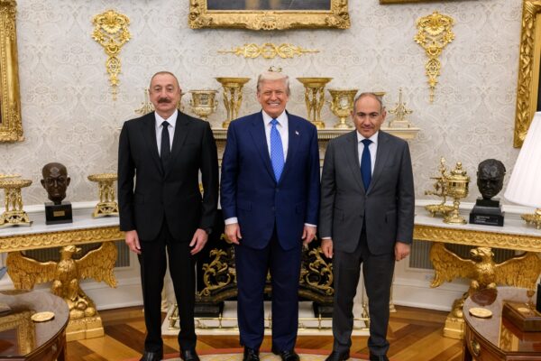 Вірменія і Азербайджан підписали мирну угоду у США Вірменія і Азербайджан підписали мирну угоду у США