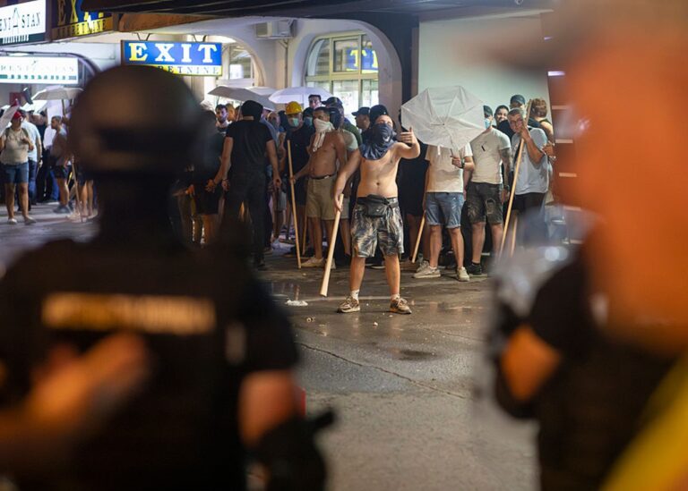 СюжетЕскалація в Сербії: мітинги стають вуличними боями