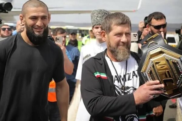 В соцмережах показали ледь живого Кадирова В соцмережах показали ледь живого Кадирова