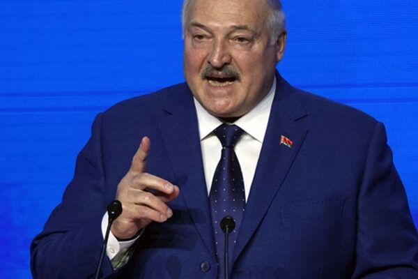 Лукашенко: Путіну пропонували вдарити по Банковій Лукашенко: Путіну пропонували вдарити по Банковій