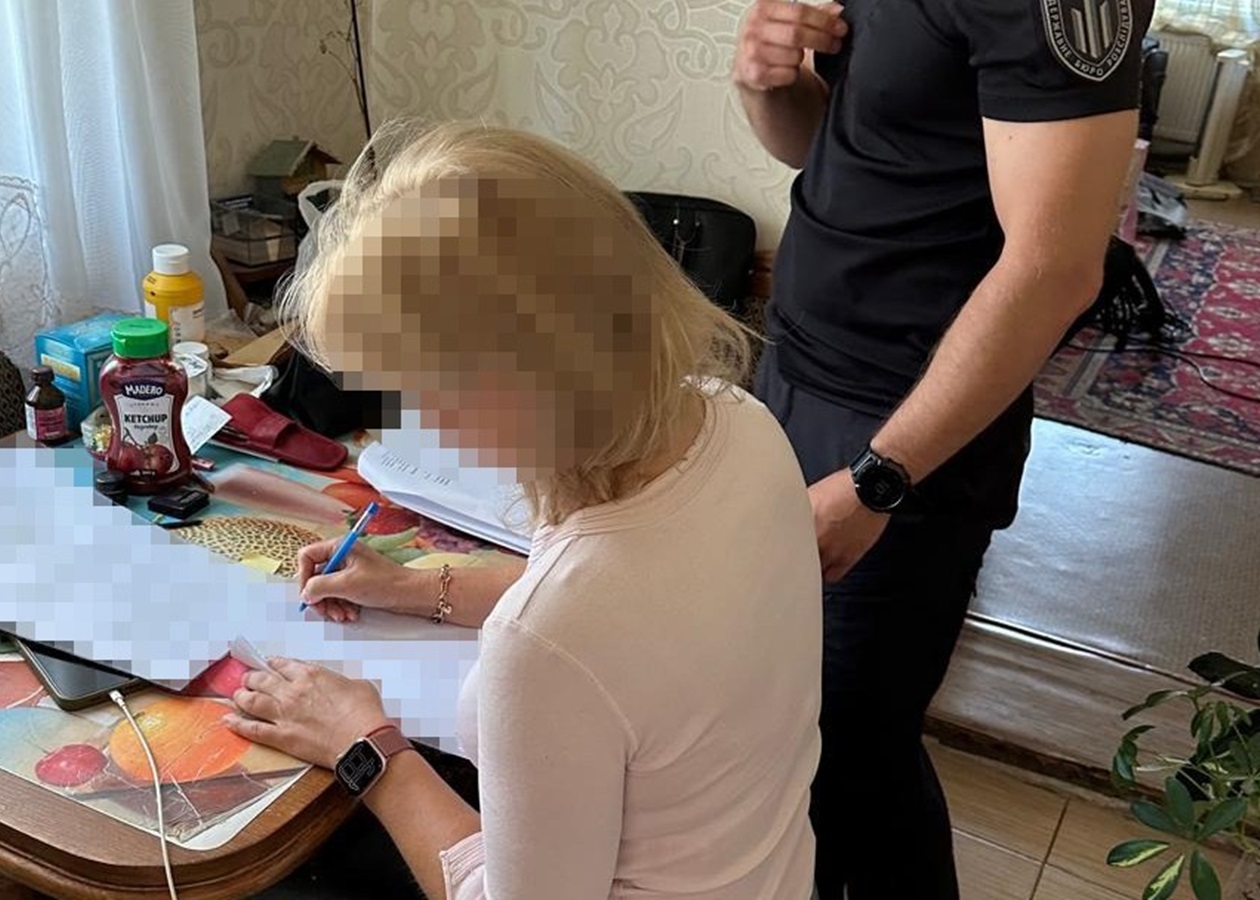 Військова з Полтавщини замість служби відвідувала закордонні курорти - ДБР