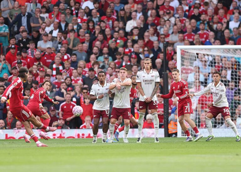 Ліверпуль та Арсенал ходили з м'ячем по полю до ефектного голу Собослаї