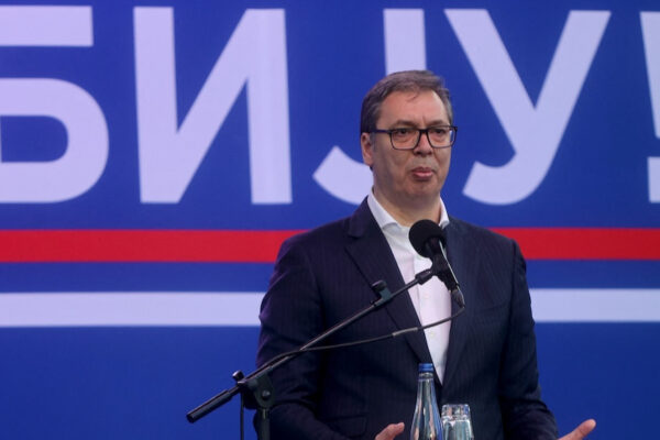 Вучич обіцяє покращення стандартів життя на тлі протестів Вучич обіцяє покращення стандартів життя на тлі протестів
