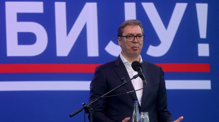 Вучич обіцяє покращення стандартів життя на тлі протестів