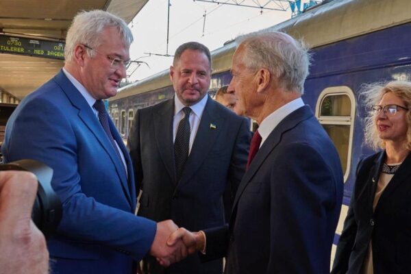 Прем’єр-міністр Норвегії прибув у Київ Прем’єр-міністр Норвегії прибув у Київ