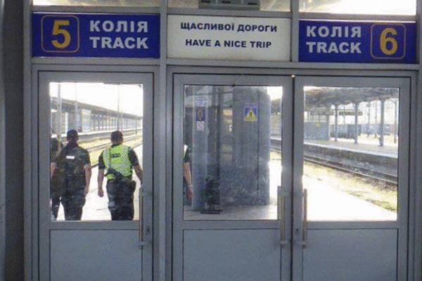 У Києві помер чоловік, якого уразило струмом на даху електропотягу У Києві помер чоловік, якого уразило струмом на даху електропотягу
