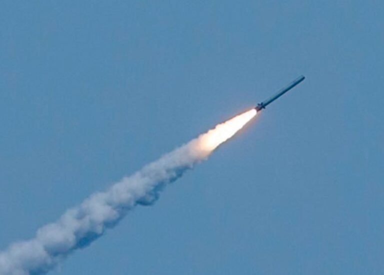 РФ атакувала Україну ракетами: Польща підняла літаки