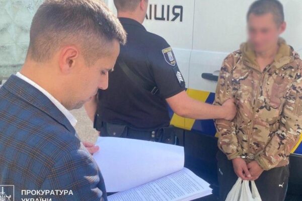 У Києві чоловік пограбував пораненого військового на візку У Києві чоловік пограбував пораненого військового на візку