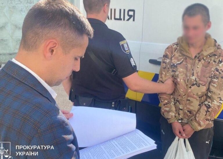 У Києві чоловік пограбував пораненого військового на візку