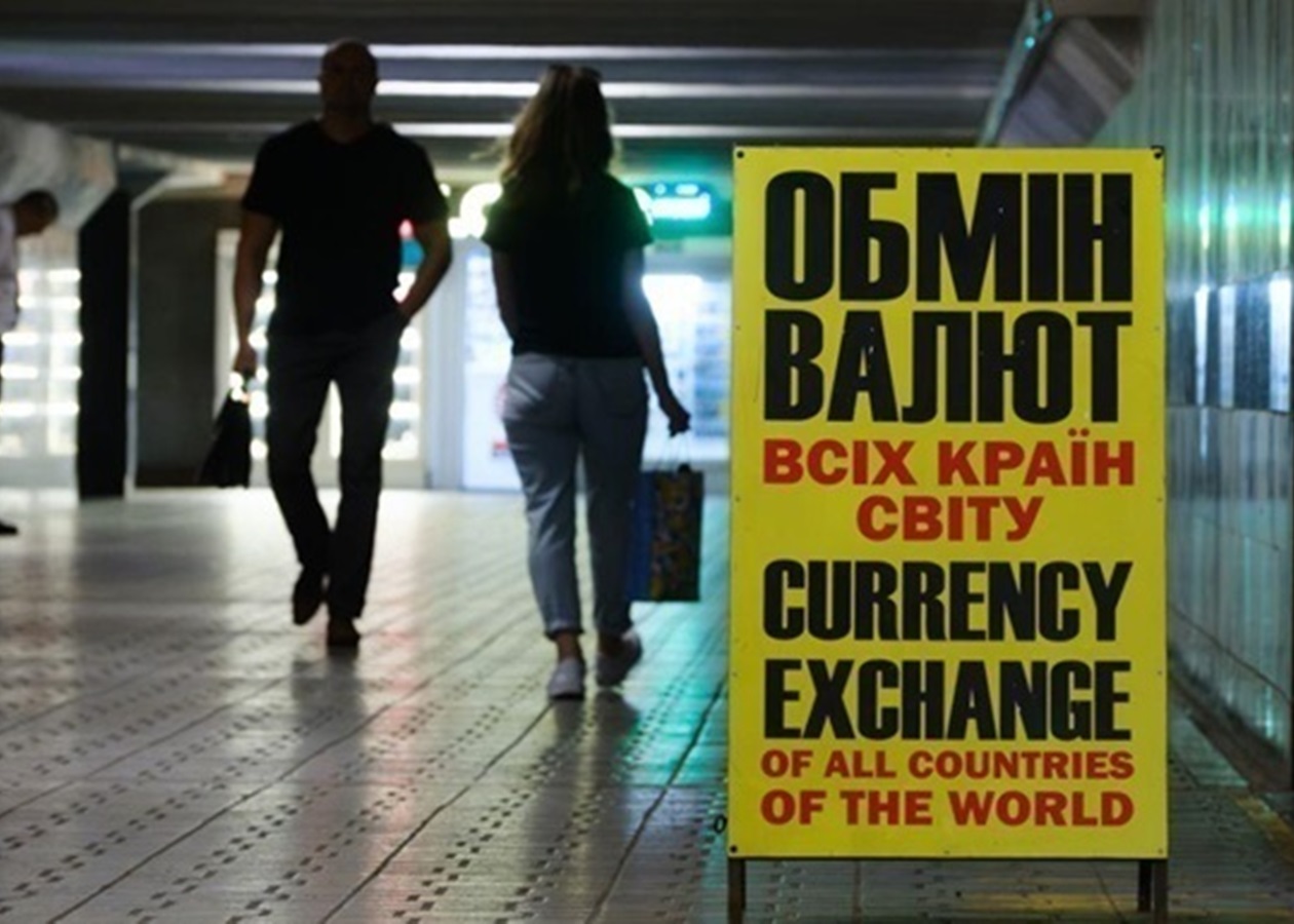 Гривня подорожчала в обмінниках на початку тижня