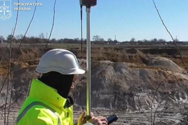 Збитки у 190 млн: на Черкащині викрили незаконний видобуток каолінів
