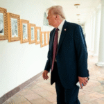 Трамп замінив портрет Байдена на фото апарата для автопідпису документів