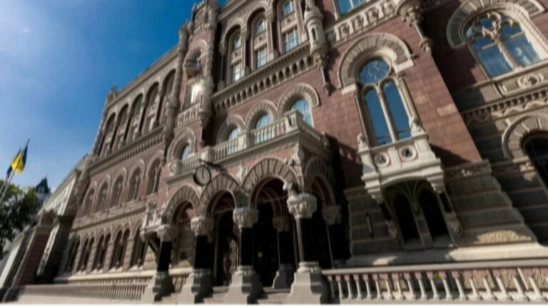 За тиждень Нацбанк продав 560 мільйон доларів