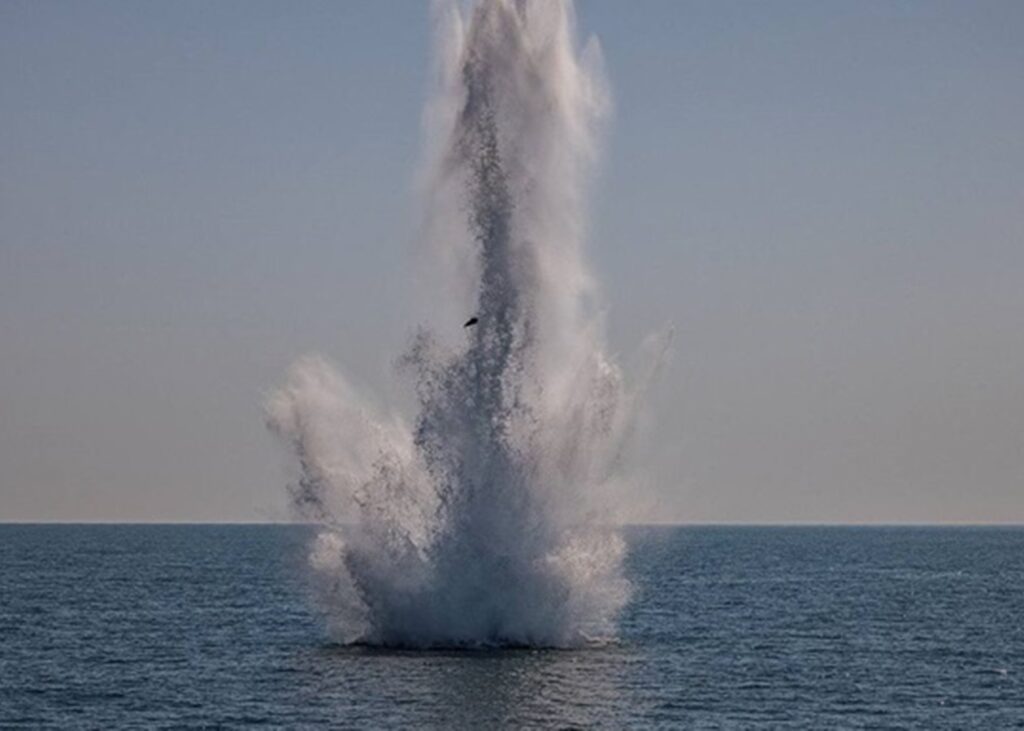 У Чорному морі знищили дрейфуючу морську міну