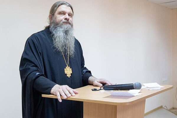 В РПЦ закликали бити дітей, щоби вони "не виростали ідіотами" В РПЦ закликали бити дітей, щоби вони "не виростали ідіотами"