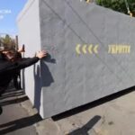 У Херсоні показали встановлення мобільного укриття