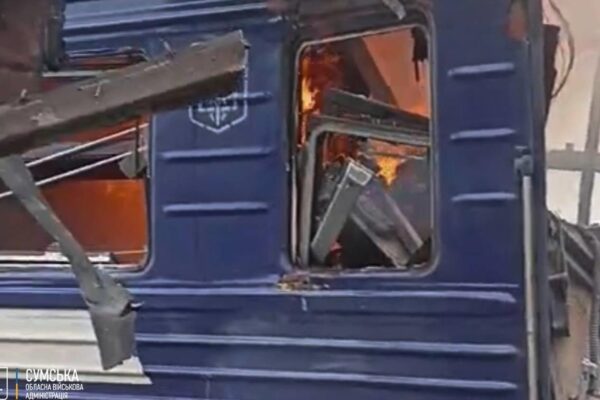 У Шостці атаковано поїзд, десятки поранених У Шостці атаковано поїзд, десятки поранених
