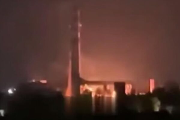 У Брянській області після атаки спалахнула ТЕЦ У Брянській області після атаки спалахнула ТЕЦ