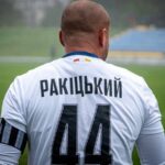 Ракіцький б'є головою, та не у ворота, а суперника Ракіцький б'є головою, та не у ворота, а суперника