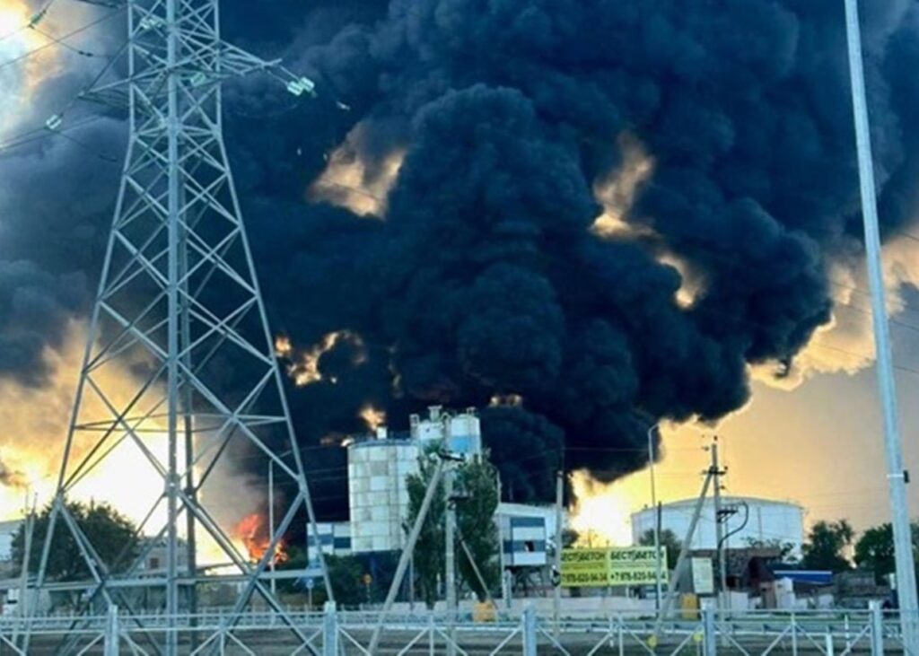 Генштаб підтвердив повторне ураження нафтобази у Феодосії Генштаб підтвердив повторне ураження нафтобази у Феодосії