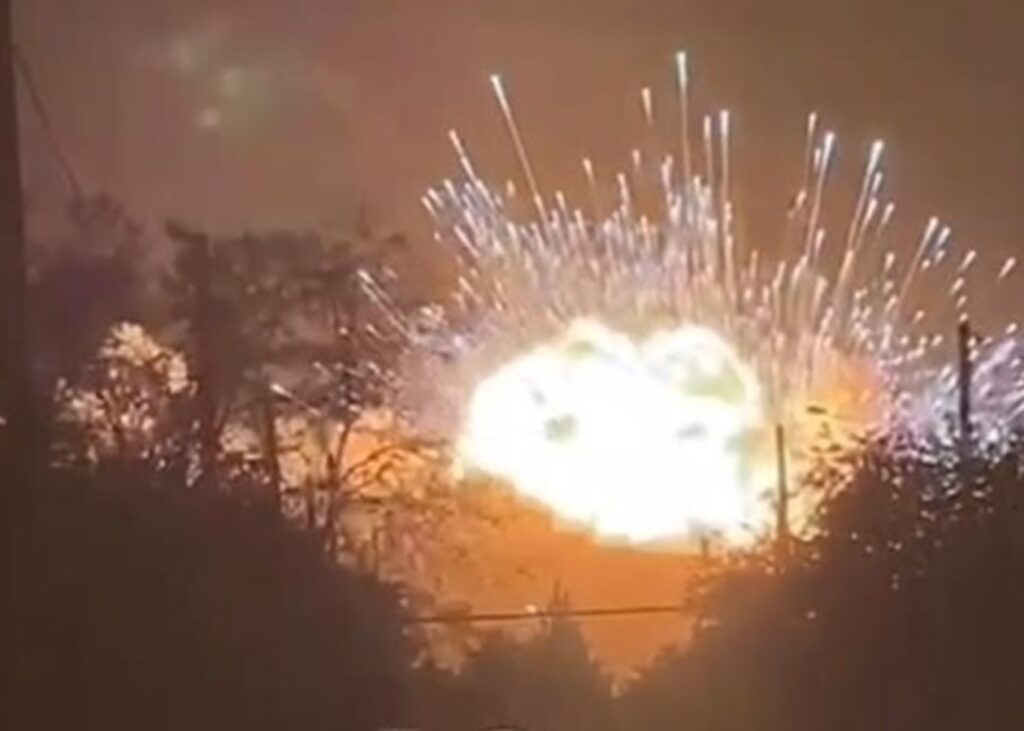 У Донецьку підірвали склад боєприпасів – соцмережі У Донецьку підірвали склад боєприпасів - соцмережі