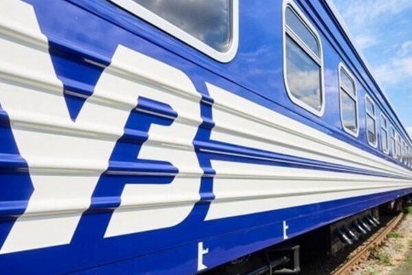 Росіяни пошкодили залізничну інфраструктуру, є загиблий та затримки потягів Росіяни пошкодили залізничну інфраструктуру, є загиблий та затримки потягів