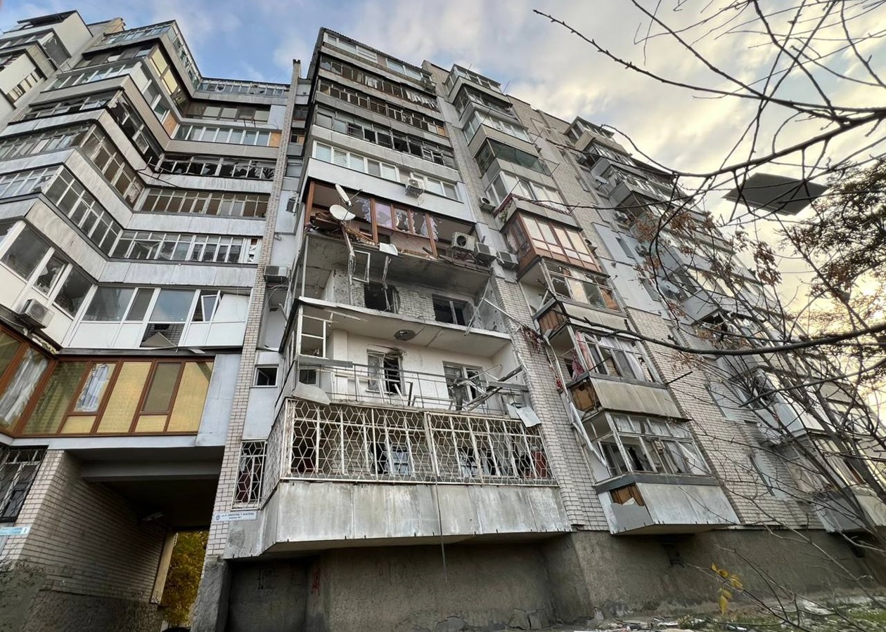 Удар по Херсону: є загибла та 14 поранених