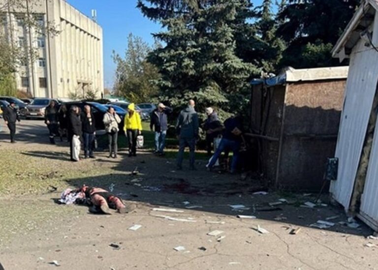 Вибух замінованої колонки в Луганську: потерпілий помер у лікарні