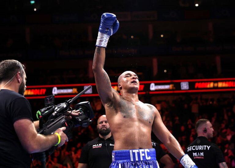 Ф’юрі пророкує Усику готуватися до серйозного суперника в особі Вордлі