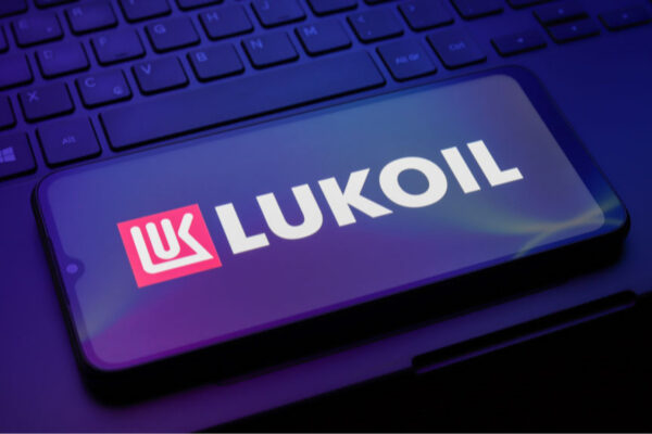 Велика нафтокомпанія РФ розпродає міжнародні активи після санкцій США