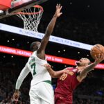 НБА: Лейкерс вирвали перемогу на останніх секундах