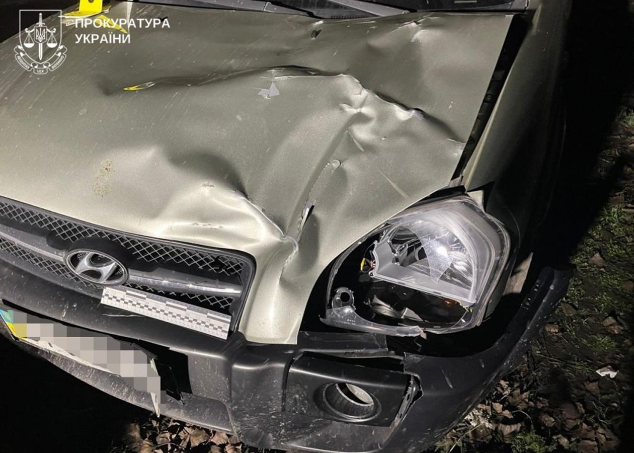 На Полтавщині поліцейський на смерть збив двох сестер на узбіччі дороги