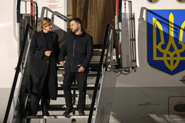 В ОП прокоментували переслідування дронами літака Зеленського