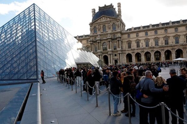 Новий скандал у Луврі: через прорив труби затоплені сотні рідкісних книг