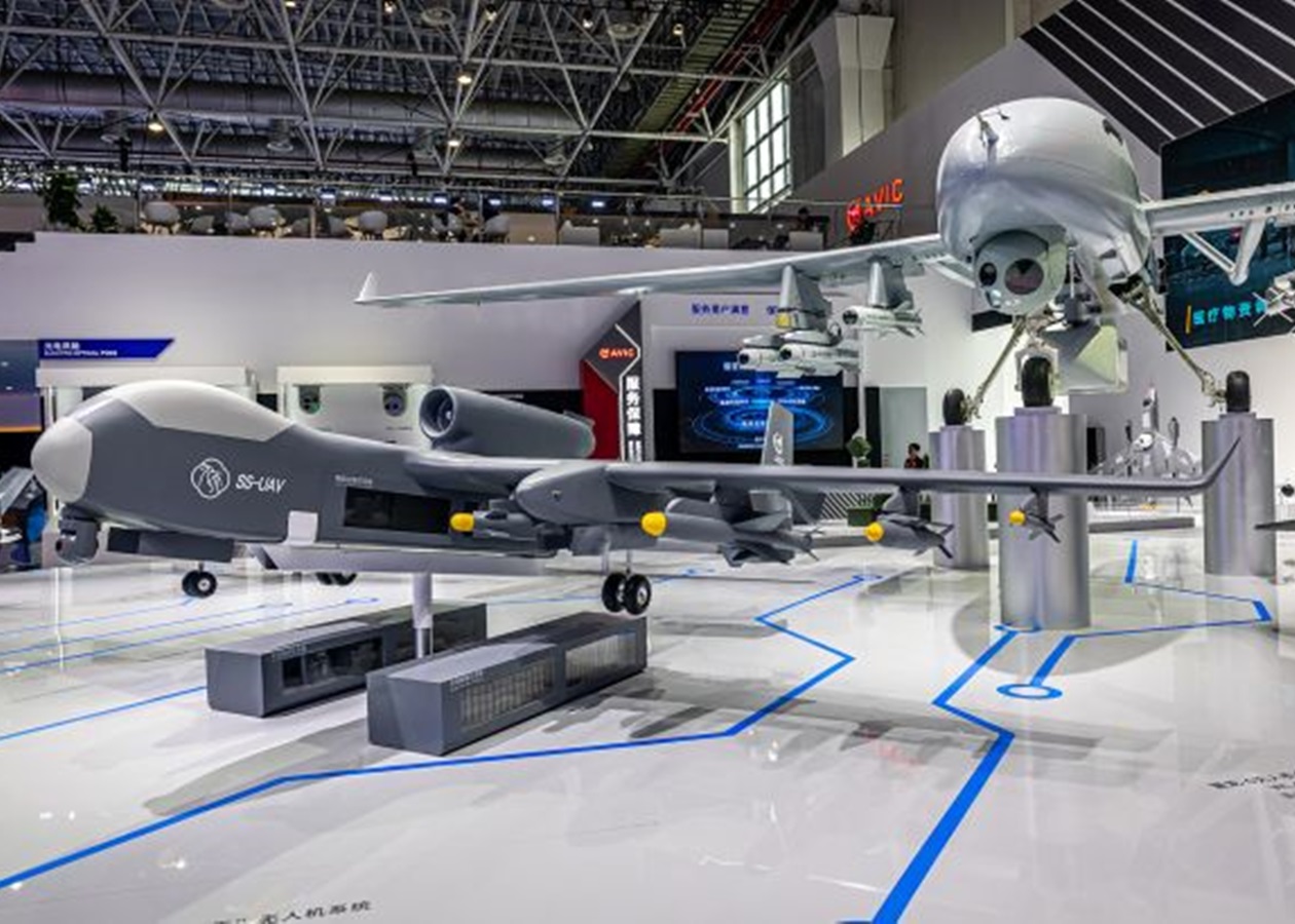 Китай вперше запустив "авіаносець дронів" - ЗМІ