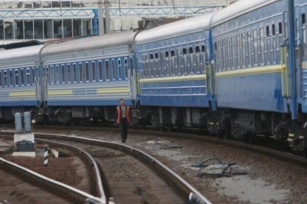 Удар РФ вплинув на рух поїздів на півдні України