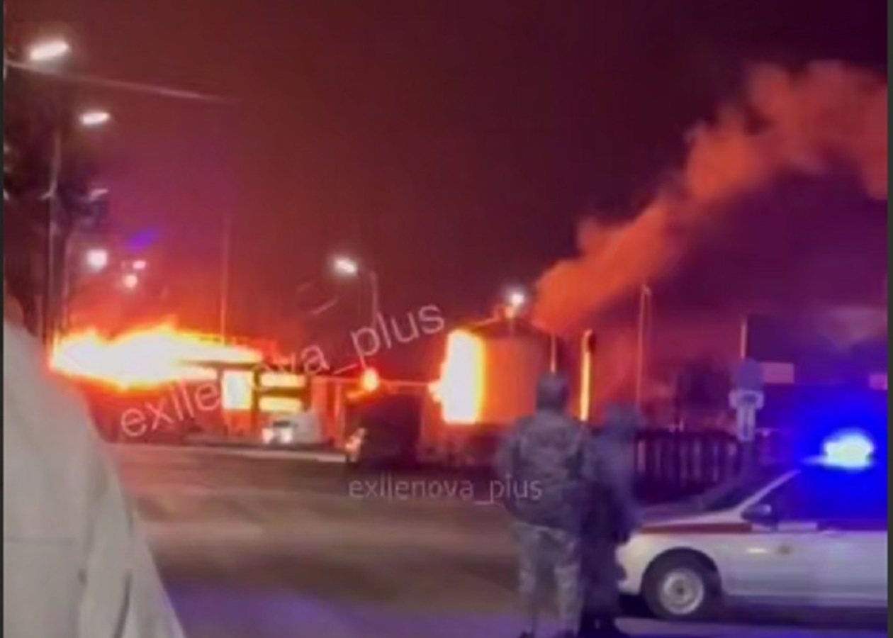 Пожежі та блекаут: масована атака дронів на Росію