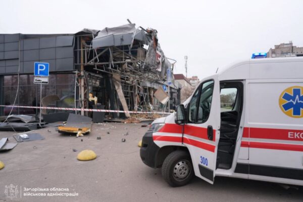 Росіяни вдарили по супермаркету в Запоріжжі