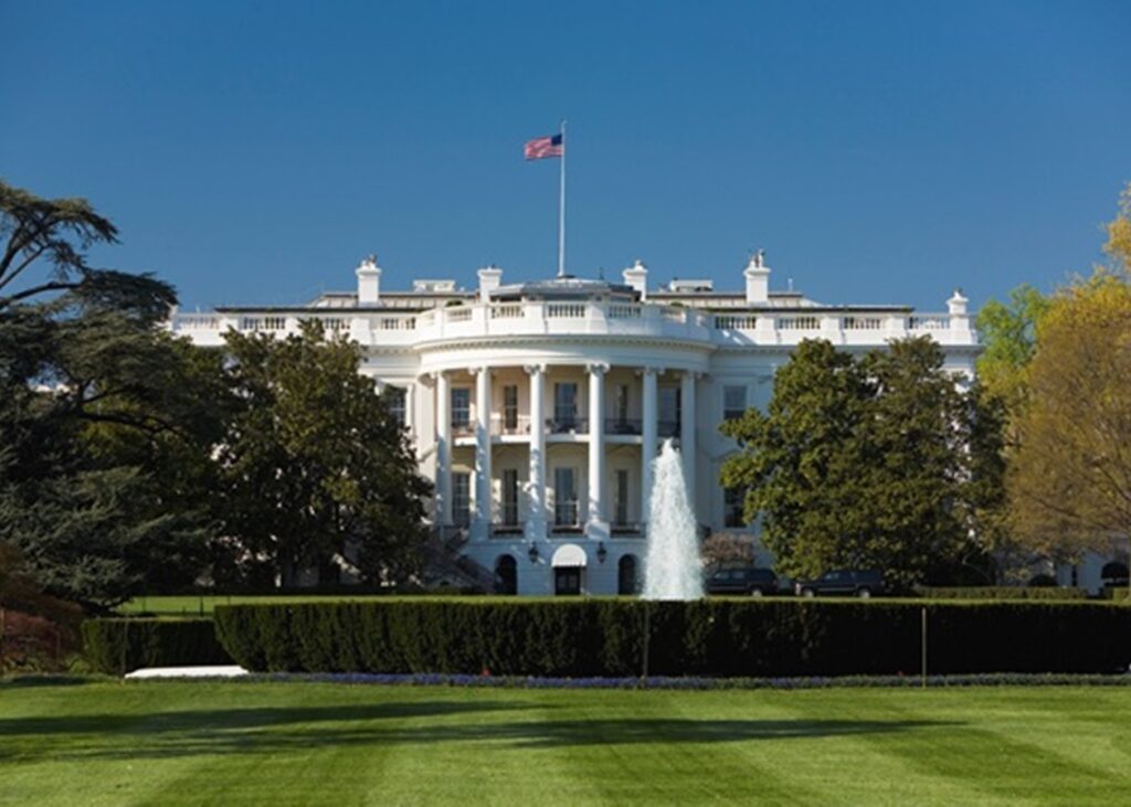 Трамп назвав суму, яку витратять на будівництво бального залу в Білому домі