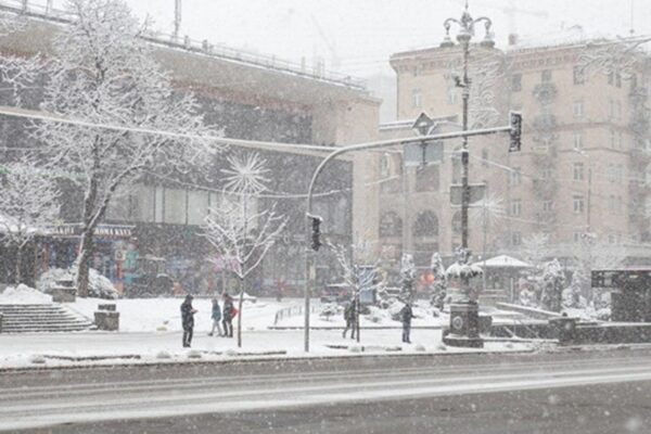 Сніг та мороз: якою буде погода у вихідні